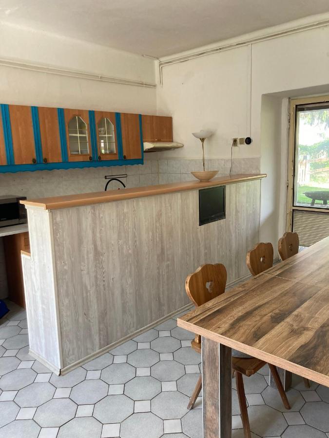 Prijemny Apartman Se Zahradou Ostresany 外观 照片