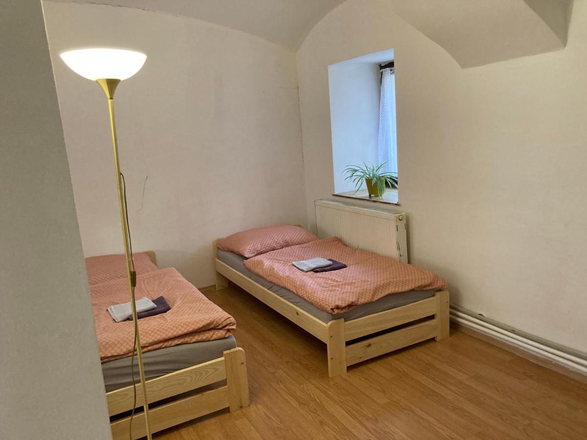 Prijemny Apartman Se Zahradou Ostresany 外观 照片